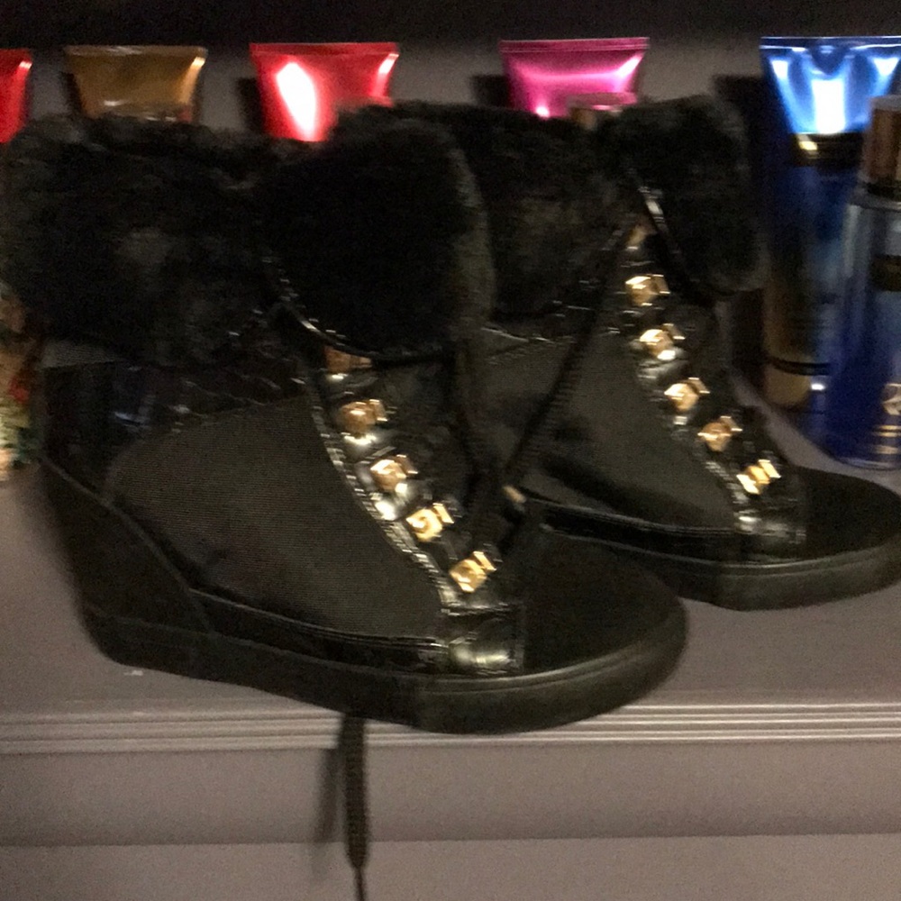 ALDO Wedge booties size 8 with furry cuffs